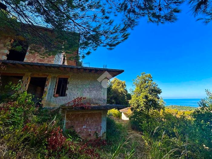 Casa con 6 locali in vendita in Località Acqua del Lauro, Centola