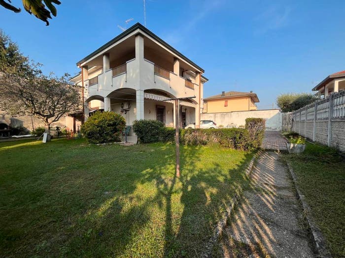 Casa con 5 locali in vendita in Via Abbiategrasso, Borsano, Busto Arsizio