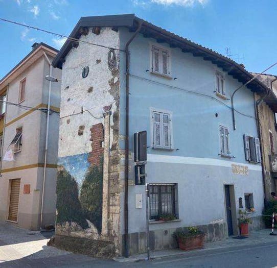 Casa con 6 locali in vendita in Via Al Colletto, Cairo Montenotte