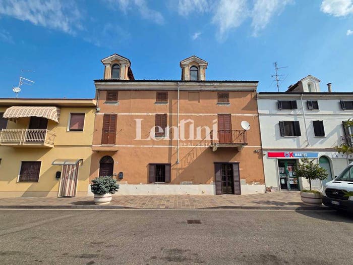 Casa con 5 locali in vendita in Piazza Vittorio Veneto, Frassineto Po