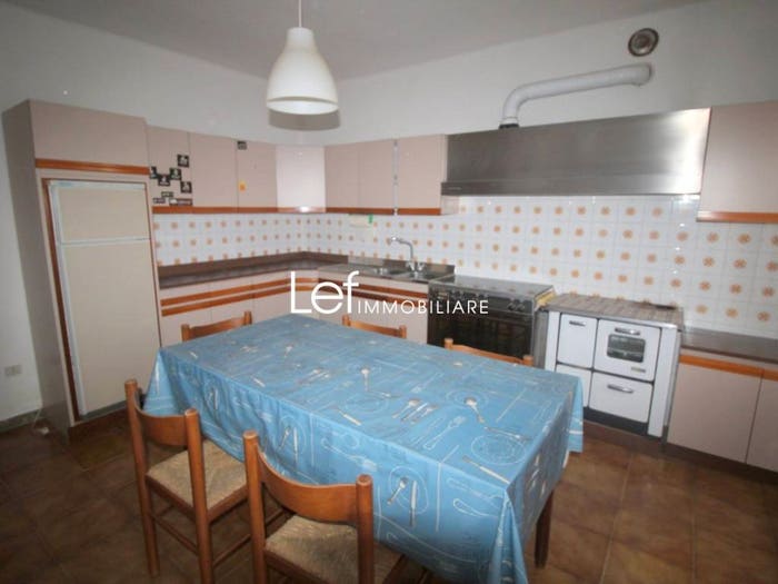Casa con 6 locali in vendita in Via Peccole, Revine, Revine Lago