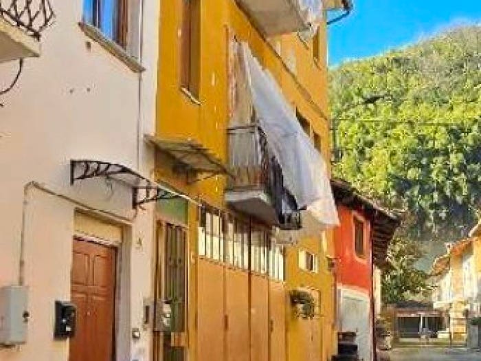 Casa trilocale in vendita in Via Pesio, Centro, Corneliano d'Alba