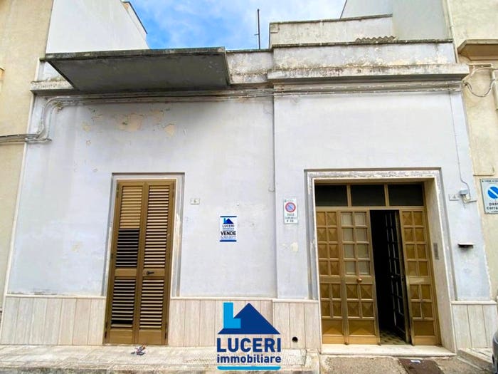 Appartamento con 5 locali in vendita in Via Pisa, Centro, Parabita