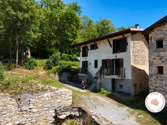 Casa con 6 locali in vendita in Tetto Chiotti, Roaschia