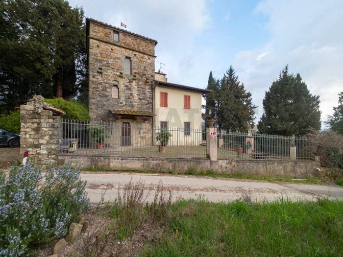 Casa con 6 locali in vendita in VIA DI MONTETRINI, Pontassieve