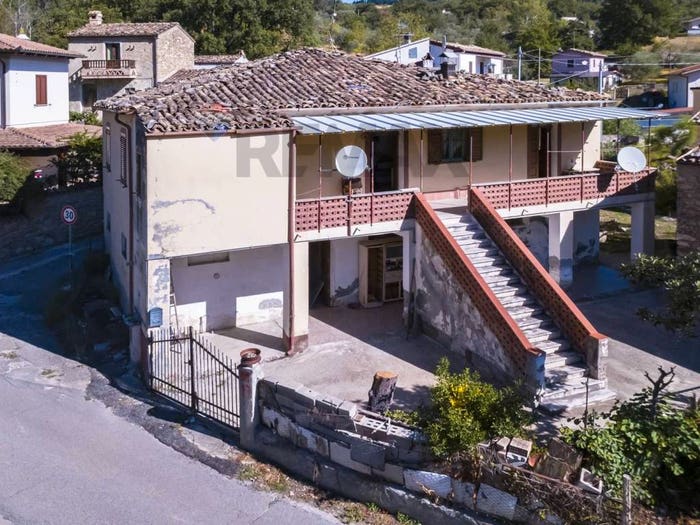 Casa con 5 locali in vendita in Contrada San Quirico, Farindola