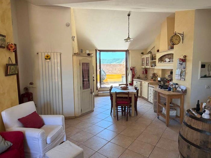 Appartamento con 6 locali in vendita in Via Verdi, Centro, Magione
