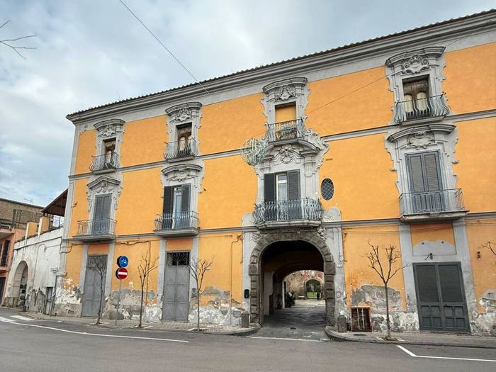 Appartamento con 6 locali in vendita in Corso Vittorio Emanuele III, Centro, Camposano
