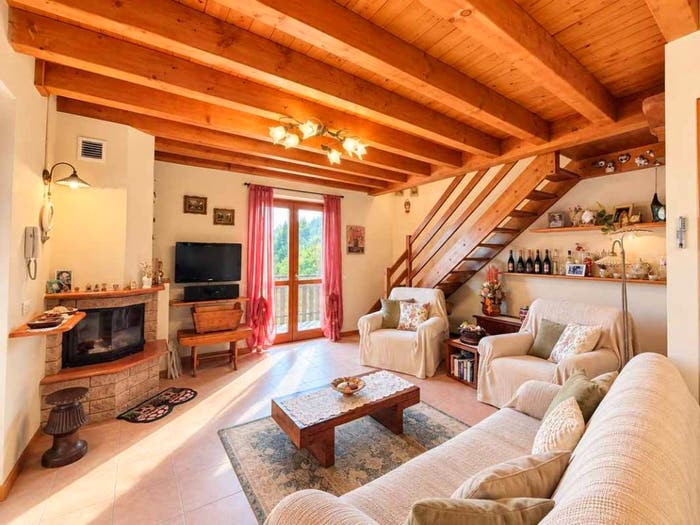 Casa quadrilocale in vendita in Via Pineta, Serina