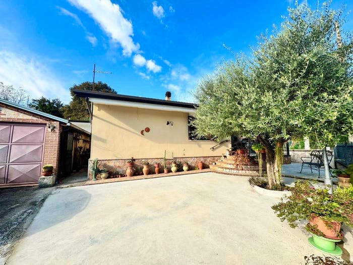 Casa quadrilocale in vendita in Via Pezze d'Ischia, Ceccano