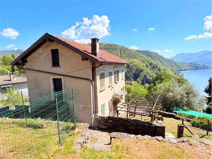 Casa con 5 locali in vendita in Colmegna, Luino