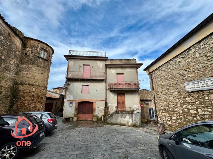 Casa con 6 locali in vendita in Piazza Giambattista Vico, Vatolla, Perdifumo