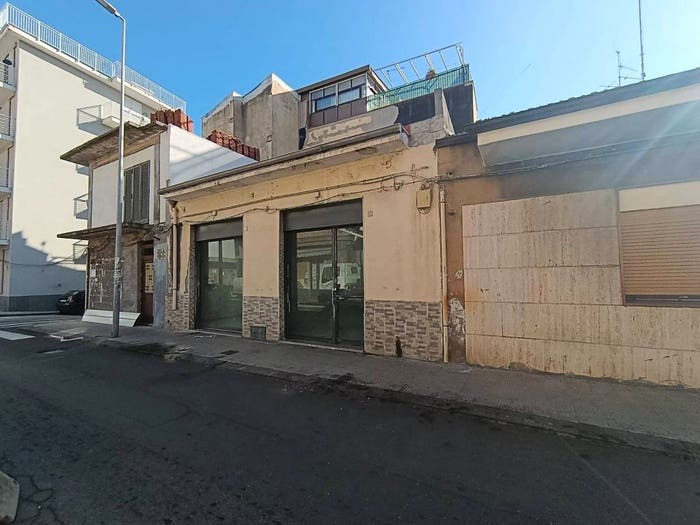 Appartamento trilocale in vendita in Via Caduti del Lavoro, Picanello, Catania