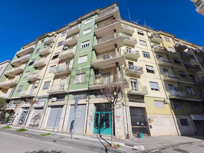 Appartamento con 6 locali in vendita in Via Francesco Gioia, Centro, Cosenza
