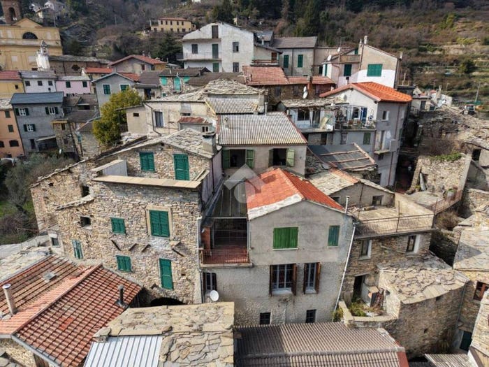 Appartamento con 5 locali in vendita in Via Roma, Montalto Carpasio