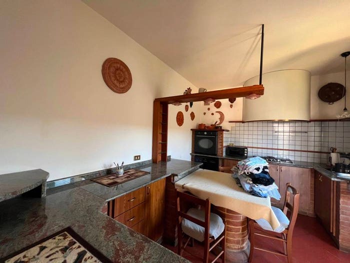 Casa con 6 locali in vendita in Strada Villa Superiore, Centro, Luzzara