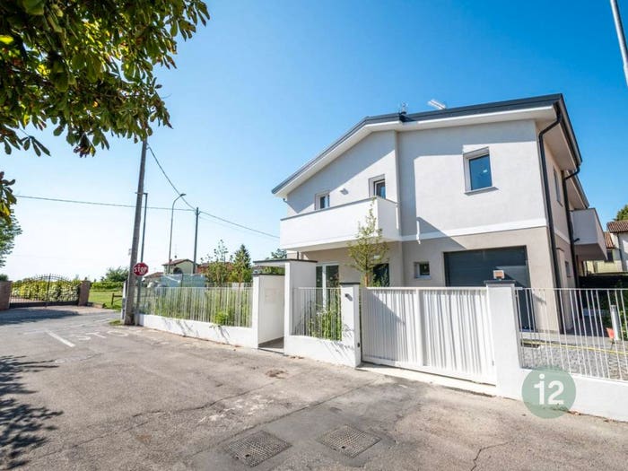 Casa quadrilocale in vendita in Via Budrione Migliarina Ovest, Migliarina Budrione, Carpi