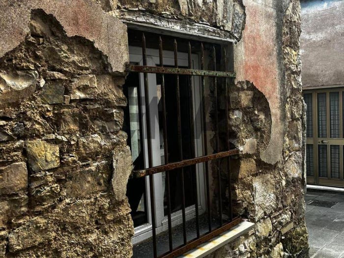 Casa con 6 locali in vendita in Ne