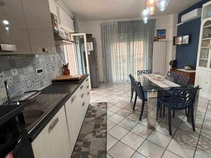 Appartamento quadrilocale in vendita in Via Virgilio, Centro, Formia