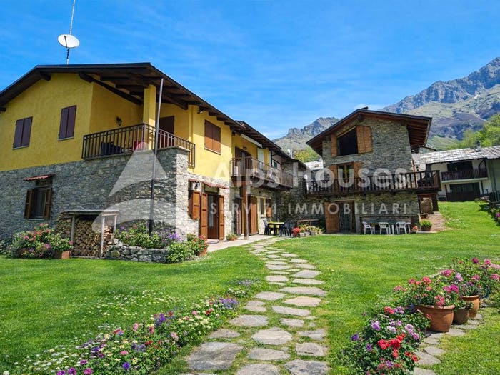 Casa con 6 locali in vendita in Strada Provinciale per Trinità, Entracque
