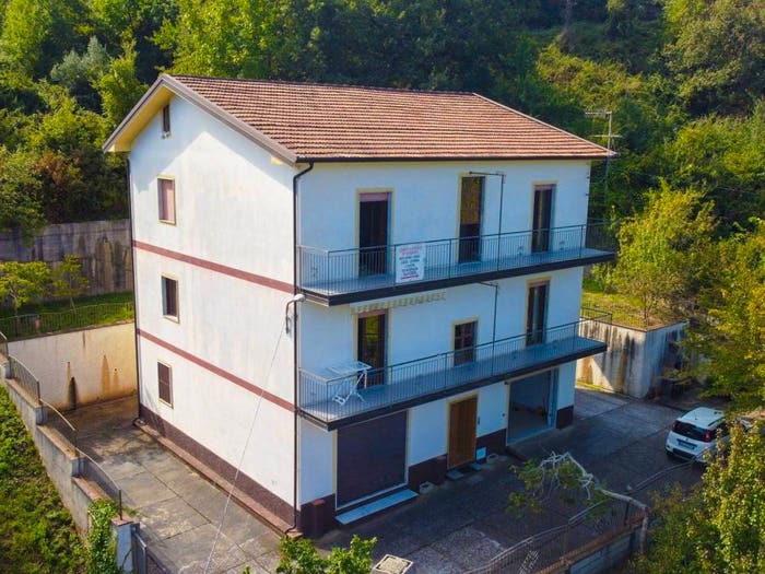 Casa con 6 locali in vendita in Via Lucido, Grisolia