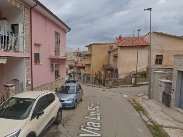 Appartamento trilocale in vendita in Via Lu Pinu, Calangianus