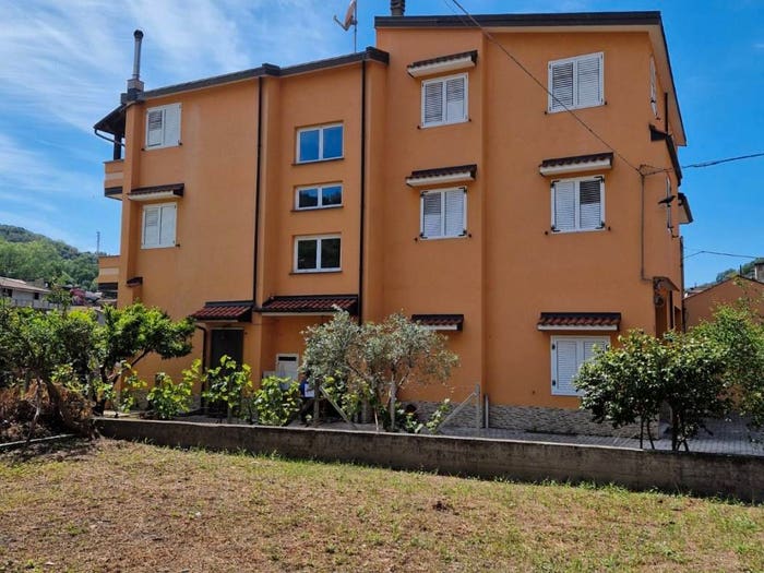 Casa con 6 locali in vendita in Via Madonna Vico, Galatro