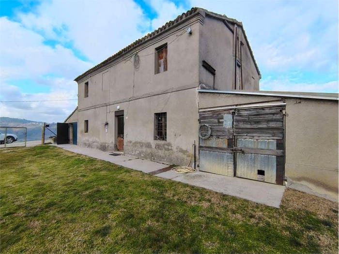Casa con 6 locali in vendita in Montelabbate