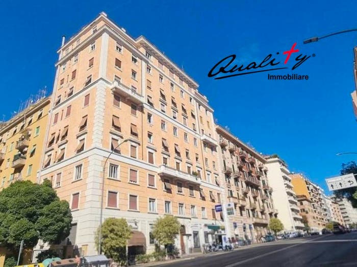 Appartamento quadrilocale in vendita in Via Britannia, San Giovanni, Roma