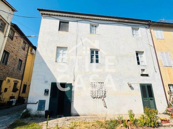 Casa quadrilocale in vendita in Via Sottomonte, Massa Pisana Vicopelago, Lucca