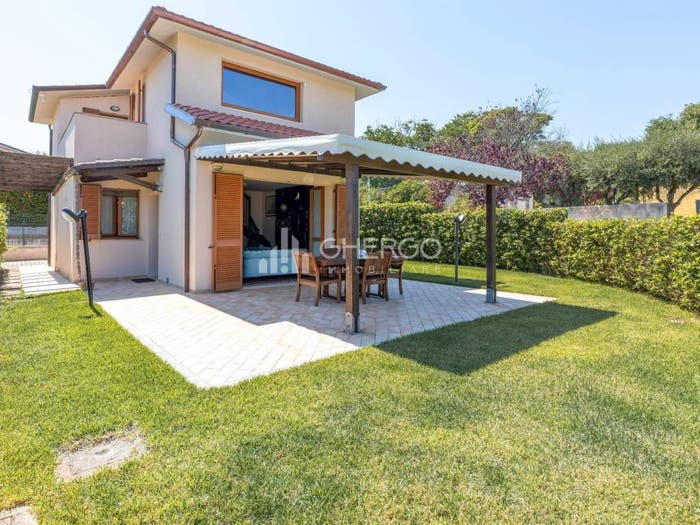 Casa con 6 locali in vendita in Via dei Tigli, Svarchi, Numana