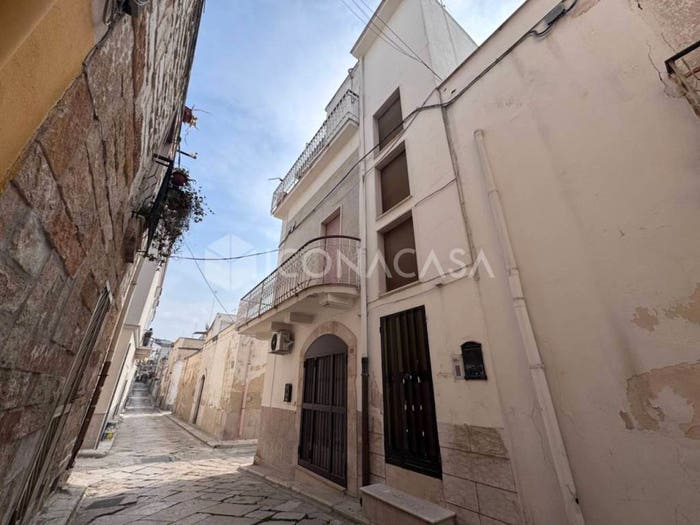 Casa trilocale in vendita in Via Flavio Gioia, Centro, Canosa di Puglia