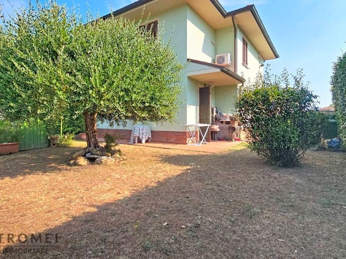 Casa con 6 locali in vendita in Via Roma, Altopascio Centro, Altopascio
