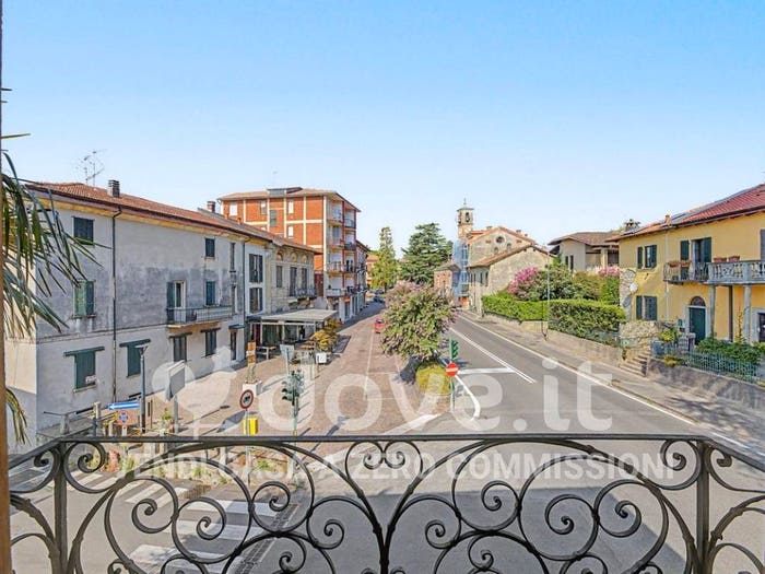 Casa con 5 locali in vendita in Viale Roma, Barasso