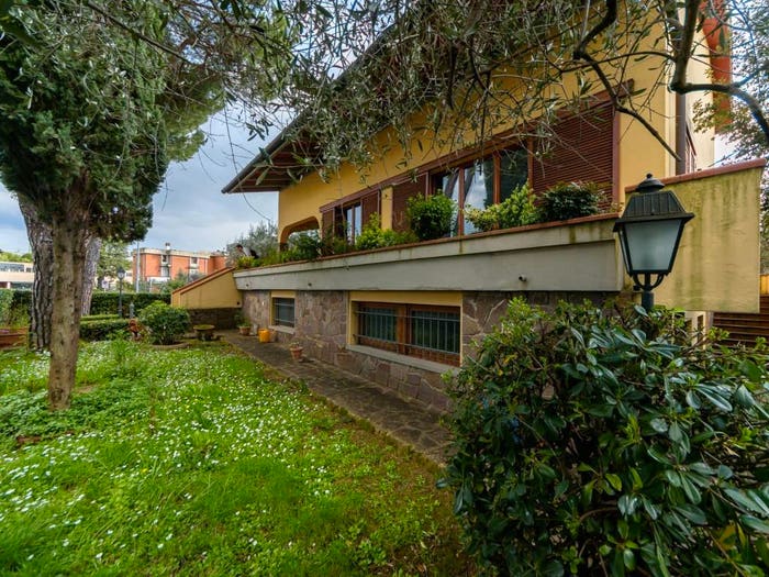 Casa con 6 locali in vendita in Via del Pino, Centro, Calenzano