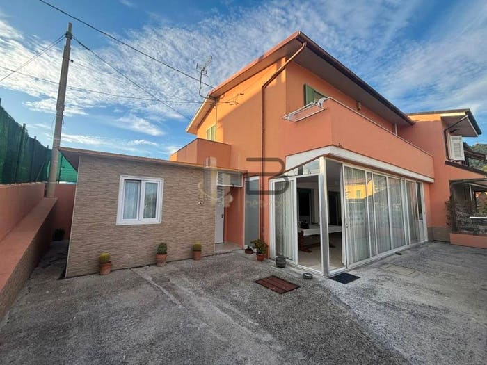 Casa con 6 locali in vendita in Via Fossone Basso, Fontia Fossola Fossone, Carrara