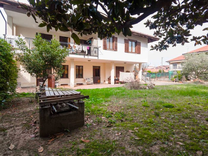 Casa con 6 locali in vendita in Via Enrico Toti, Alpignano