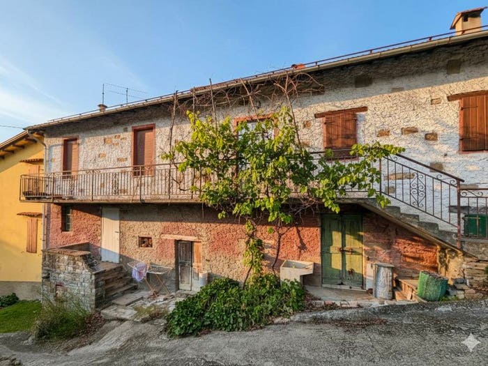 Appartamento trilocale in vendita in Via Vigolone, Calestano