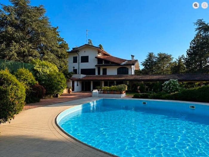 Casa con 6 locali in vendita in Via Scossabrillo, Dozza