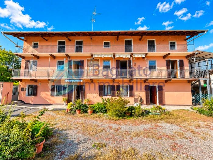 Casa con 6 locali in vendita in Via Carlo Boniperti, Centro, Momo