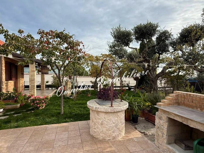 Casa con 6 locali in vendita in Contrada Vaccareccia, Troia