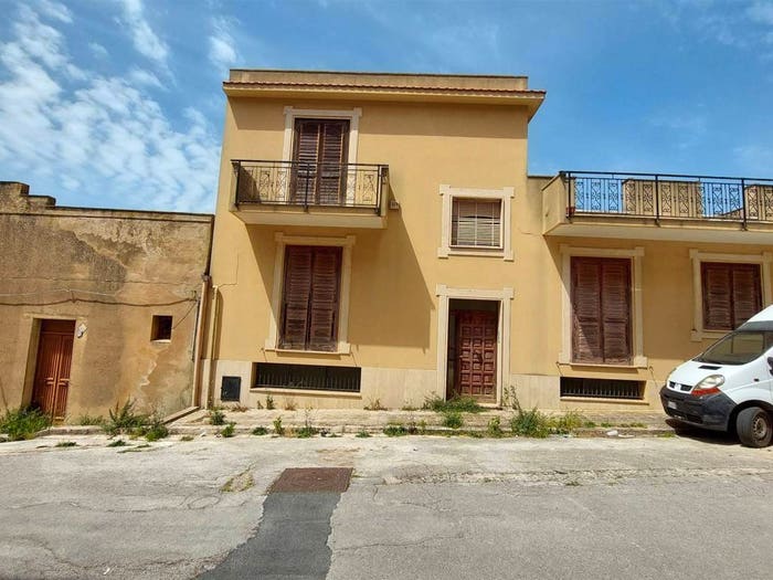 Casa con 6 locali in vendita in Partanna