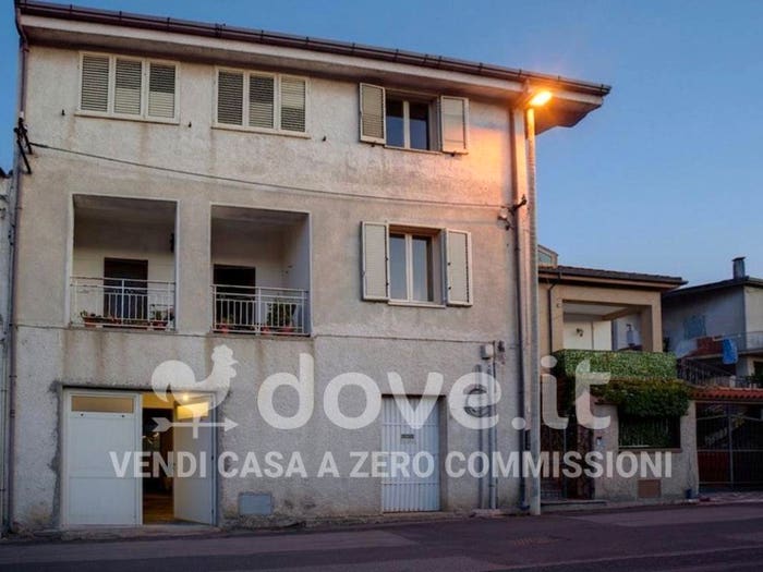 Casa con 6 locali in vendita in Via Logudoro, Oschiri