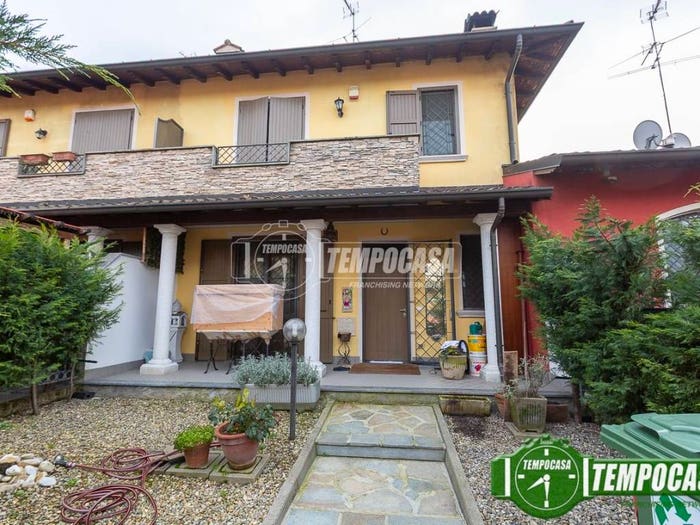 Casa quadrilocale in vendita in Via Bruno Villa, Monteleone, Inverno e Monteleone