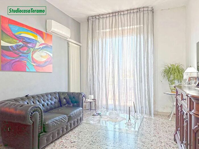 Appartamento quadrilocale in vendita in Via Fonte Regina SNC, Centro, Teramo