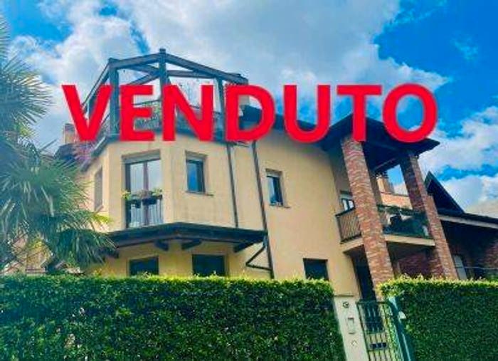 Appartamento trilocale in vendita in Vicolo Beato Angelico, Centro, Lainate