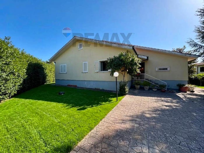 Casa con 5 locali in vendita in Via Roma, Centro, Lariano