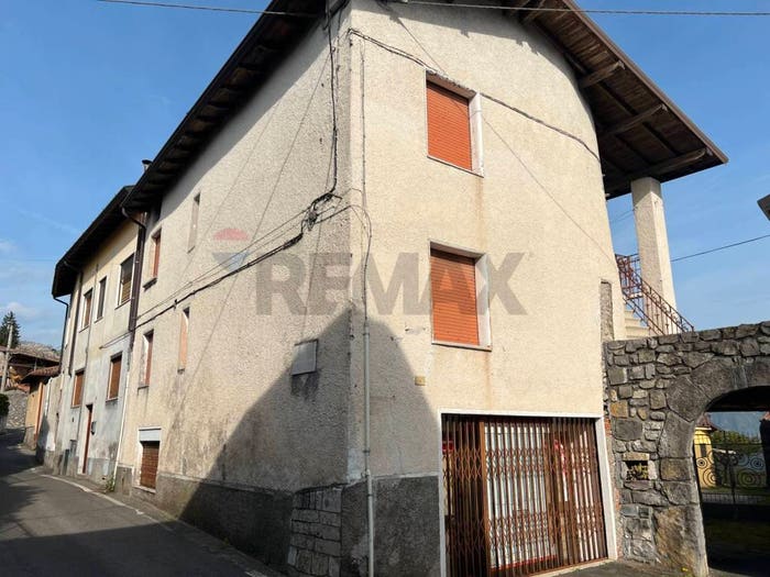 Appartamento con 6 locali in vendita in via Garibaldi, Esmate, Solto Collina