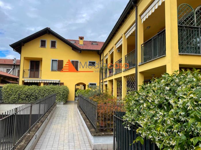 Appartamento trilocale in vendita in via Balconi, Centro, Inzago