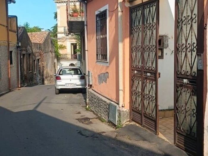 Casa trilocale in vendita in via Torrisi, Centro, Aci Sant'Antonio
